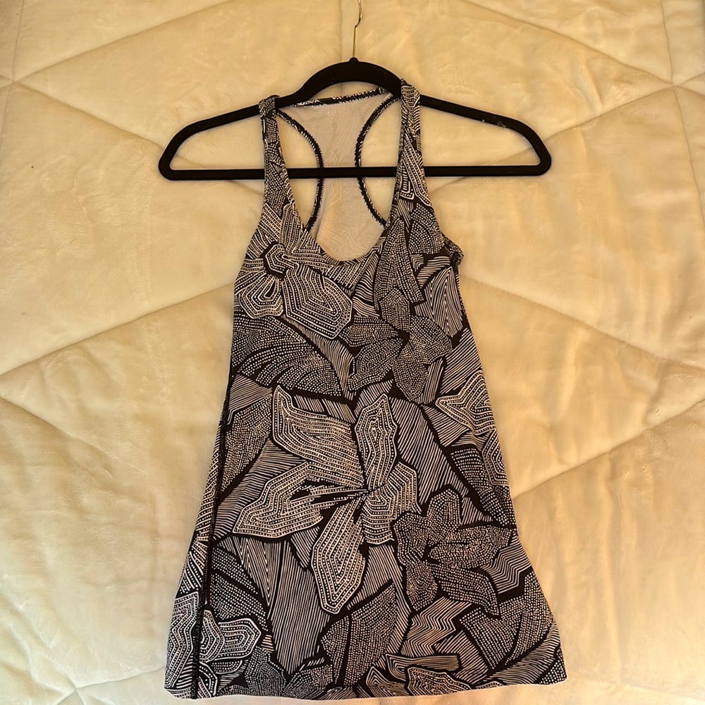 Lululemon black&white tank top